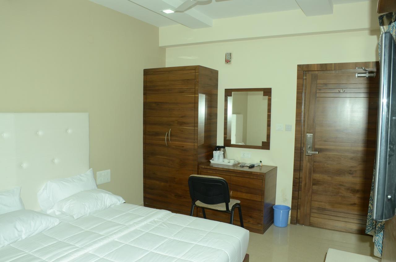 Blue Bay Resort Puri Buitenkant foto